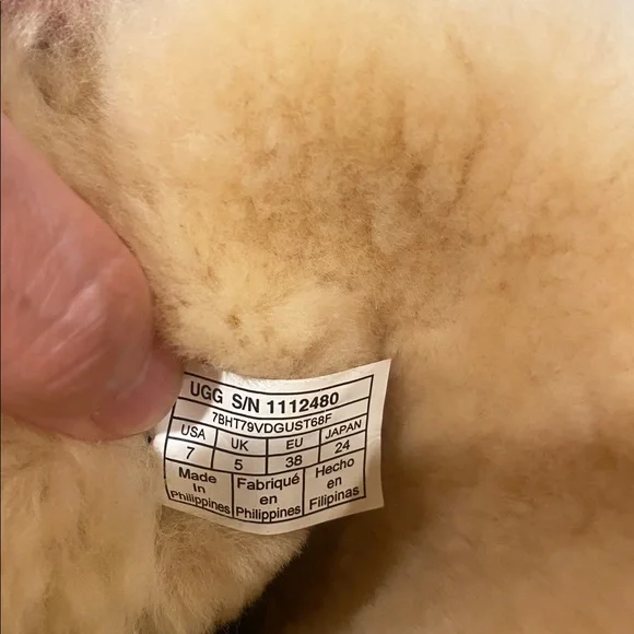 Authentic UGG Tan Sheepskin Boots - Picture 11 of 12